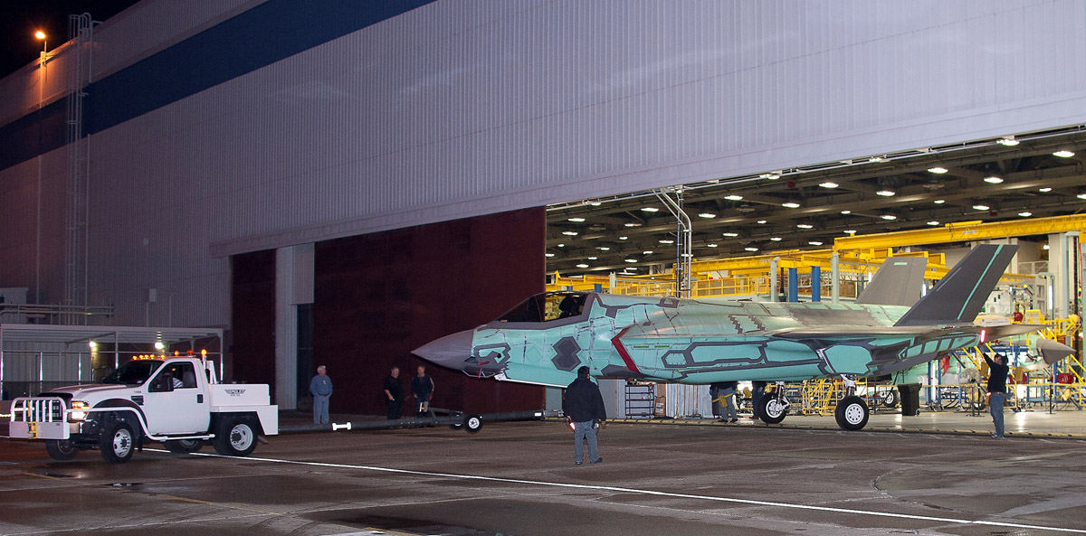 Lockheed F-35 Lightning II - Página 5 2011_BK1_Rollout_1269967624_2200