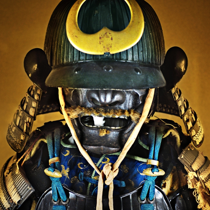 [Curiosidade] 10 máscaras tradicionais e atuais do Japão Mscara-samurai_696x696