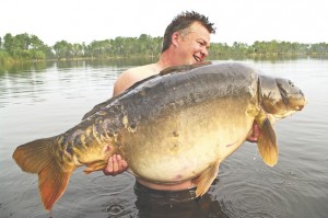 DOPAGE Rob-Hales-carp-record-40Kgs-300x199