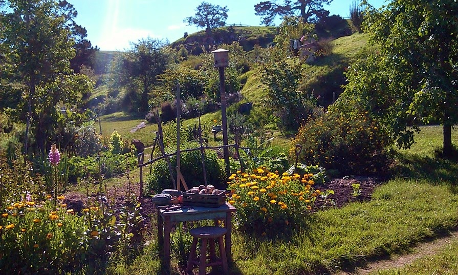 Jardin des Hobbits Hobbiton-Garden-1