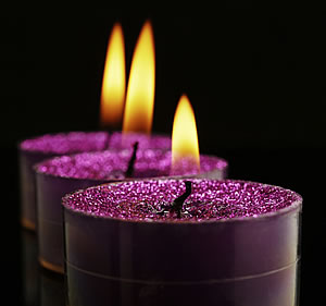 Tägliches Kerzenritual für Oyá/Hl. Barbara Purple_candles