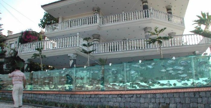 Turska Cesme-aquarium-fence-e1374090433431