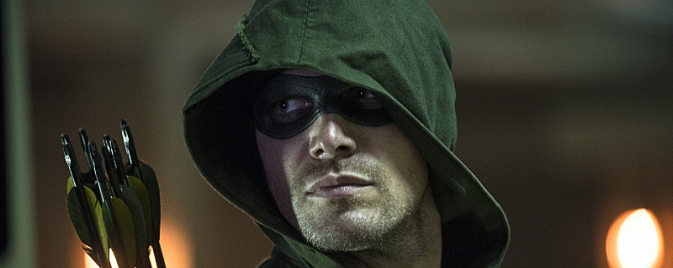 Des images officielles pour Arrow Saison 3 Crop2_Stephen-Amell-as-Arrow-in-Season-3-Premiere1