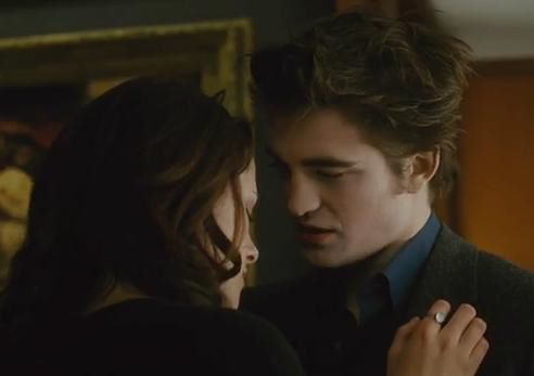 Chris Weitz promette di far piangere i fan Robert_pattinson_kristen_stewart_new_moon281009