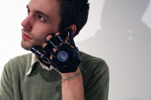 هاتف علي شكل قفازات ®»ــ حقيقة ام خيال Glove_phone_prototype_2