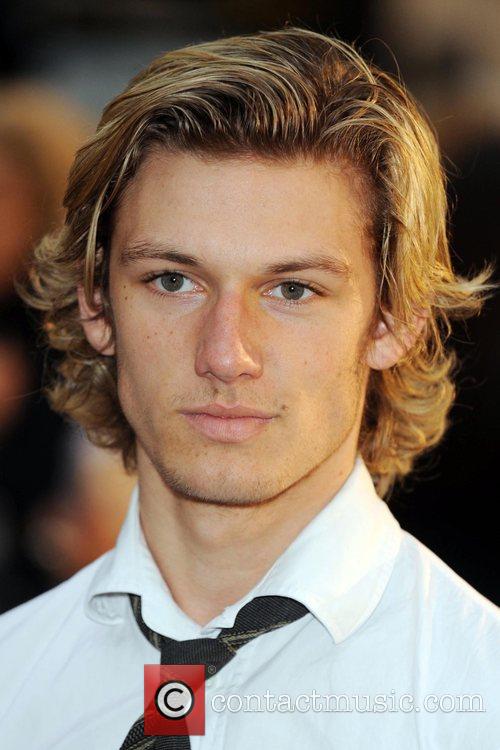 Lista Deplegada de Personajes Canon●● - Página 3 Alex_pettyfer_2079110