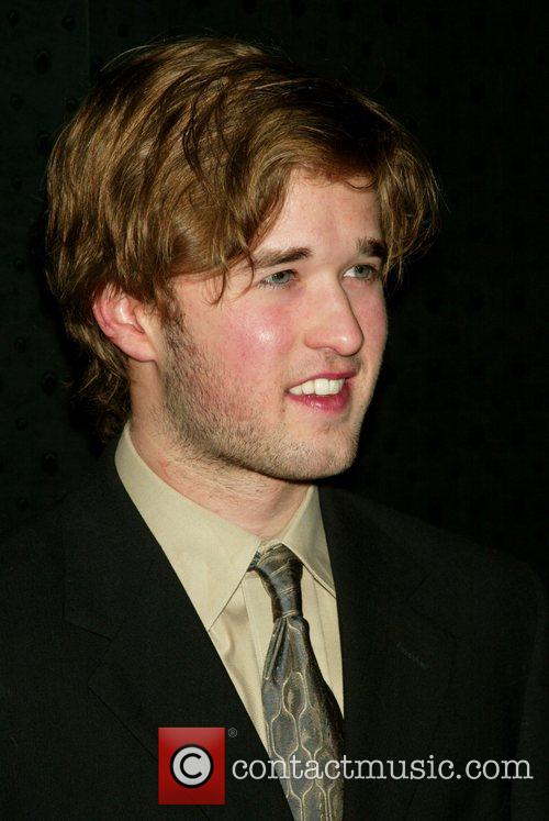 Who is it? - Page 20 Haley_joel_osment_5211413