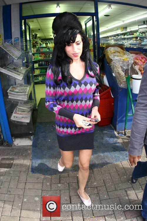 Amy , photos rcentes [ Mise  jour tres rgulire] - Page 31 Amy_winehouse_2317642