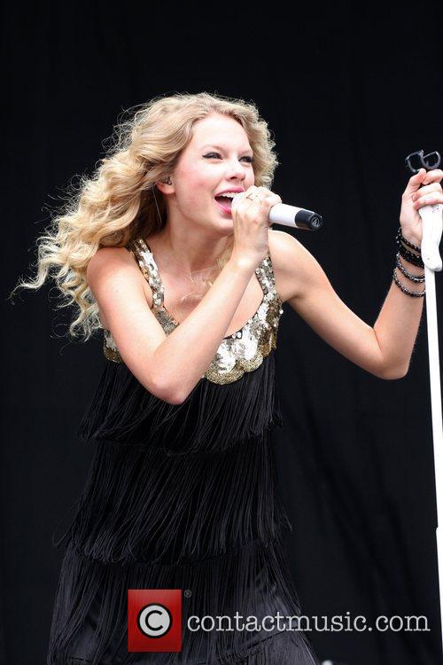 Một Taylor Swift cực "đa phong cách" trên sân khấu Taylor_swift_5339013