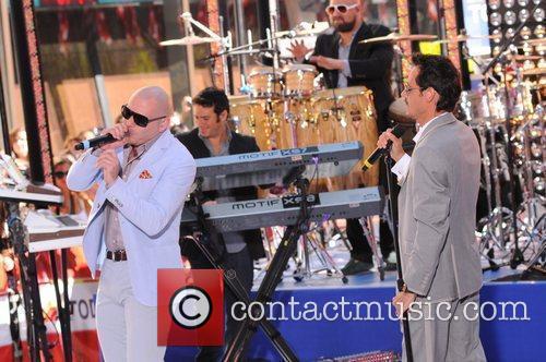 Pitbull Ft. Marc Anthony - Rain Over Me (Today Show/Toyota Concert 2011)  Marc-anthony-pitbull_5683693
