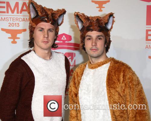 صور رائعه ل{Ylvis} Bard-ylvisaker-vegard-ylvisaker-ylvis-20th-mtv-europe-music_3947127