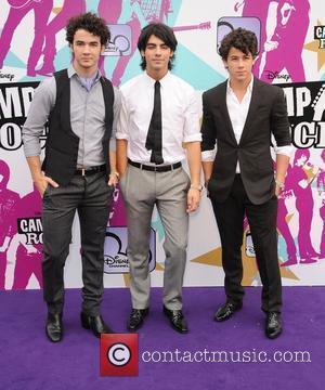 موضه جوناس <<وه وه فديتهم يالبى قلبهم Jonas_brothers_5185623