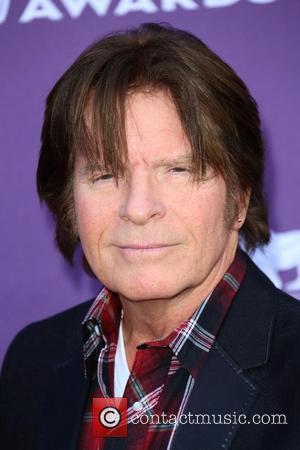 PARECIDOS RAZONABLES - Página 4 John-fogerty-48th-annual-acm-awards-held_3593328