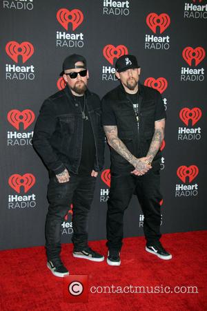 ¿Cuánto mide Joel Madden? - Altura - Real height 2016-iheart-music-festival-night_5400519