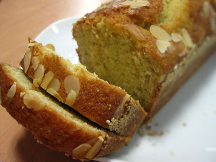 Entrez et tapons la causette (archive 10)... Cake_yaourt_amandes_rhum440%C2%A9christelle_vogel_cookismo