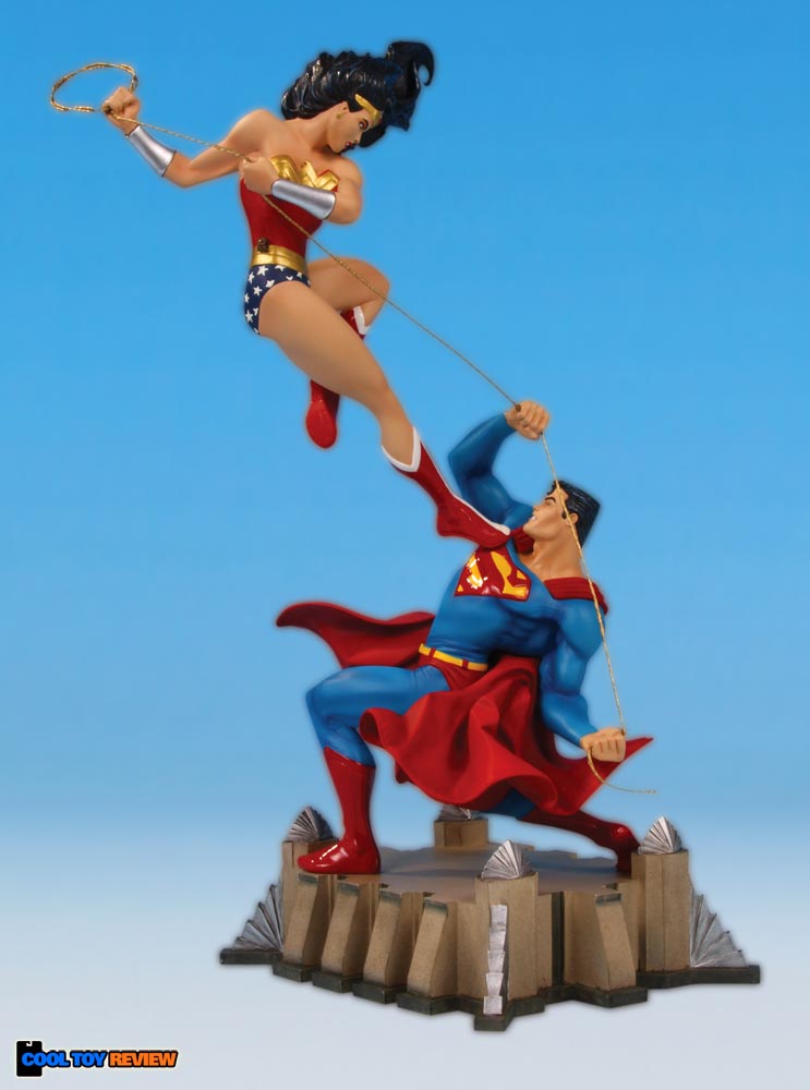 [Dc Direct] Wonder Woman vs. Superman Mini-Statue DCD-May16-05