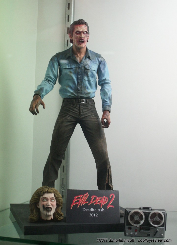 [SDCC 2011] Neca - Evil Dead 2 IMG_8187