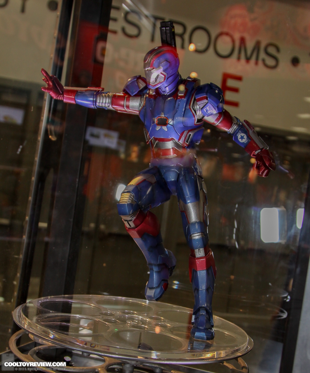 [Gentle Giant]  Iron Man 3: Iron Patriot Statue - 1/4 Scale SDCC_2013_Gentle_Giant_Ltd_Wed-097