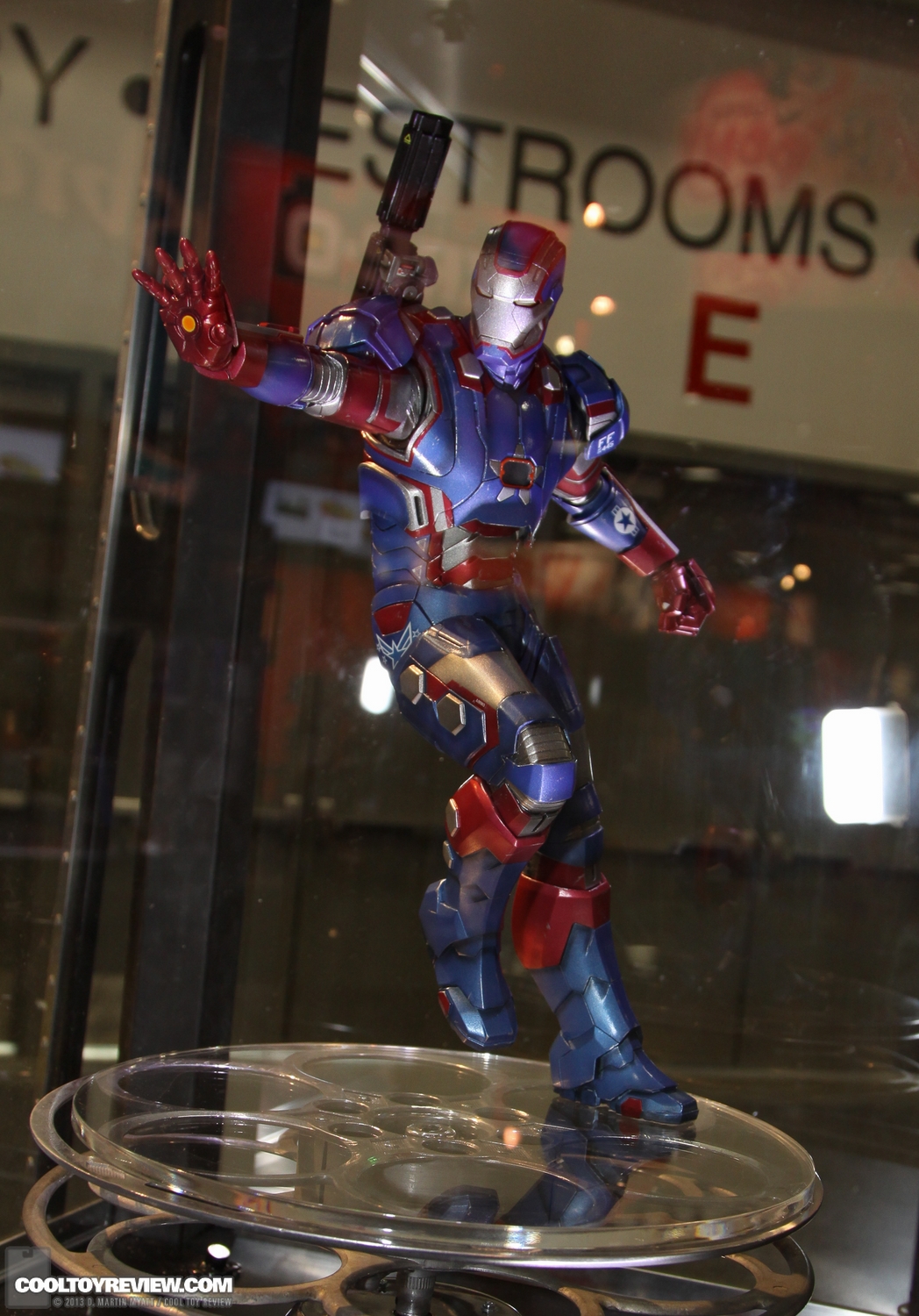 [Gentle Giant]  Iron Man 3: Iron Patriot Statue - 1/4 Scale SDCC_2013_Gentle_Giant_Ltd_Wed-099