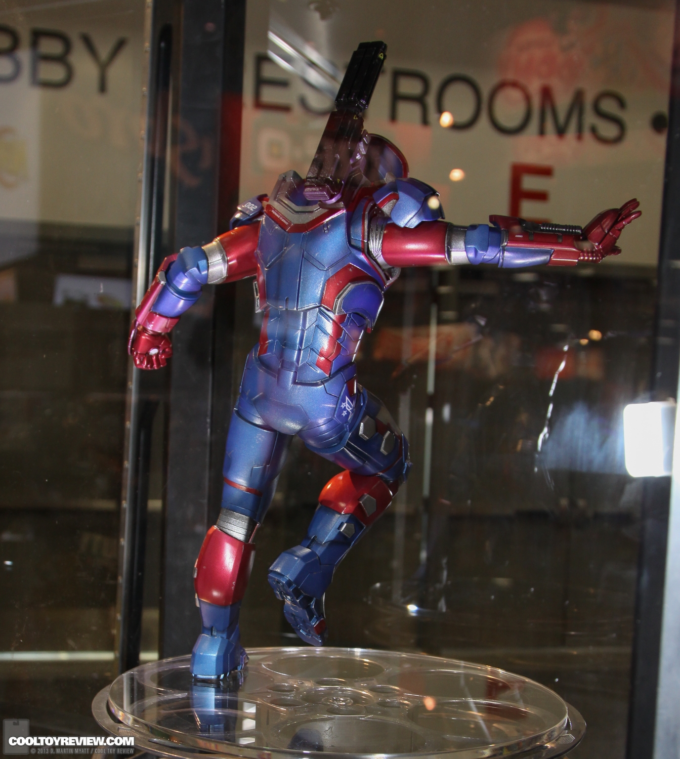 [Gentle Giant]  Iron Man 3: Iron Patriot Statue - 1/4 Scale SDCC_2013_Gentle_Giant_Ltd_Wed-101