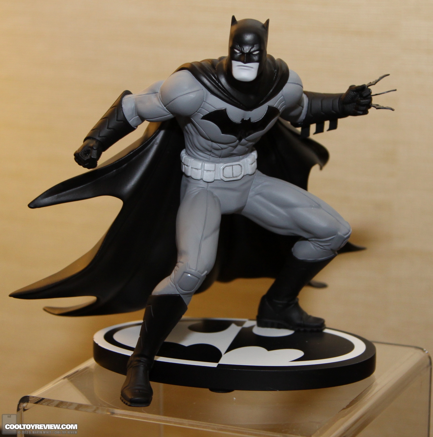 [SDCC 2013] DC Collectibles: Batman B&W SDCC_2013_DC_Collectibles_Wed-010