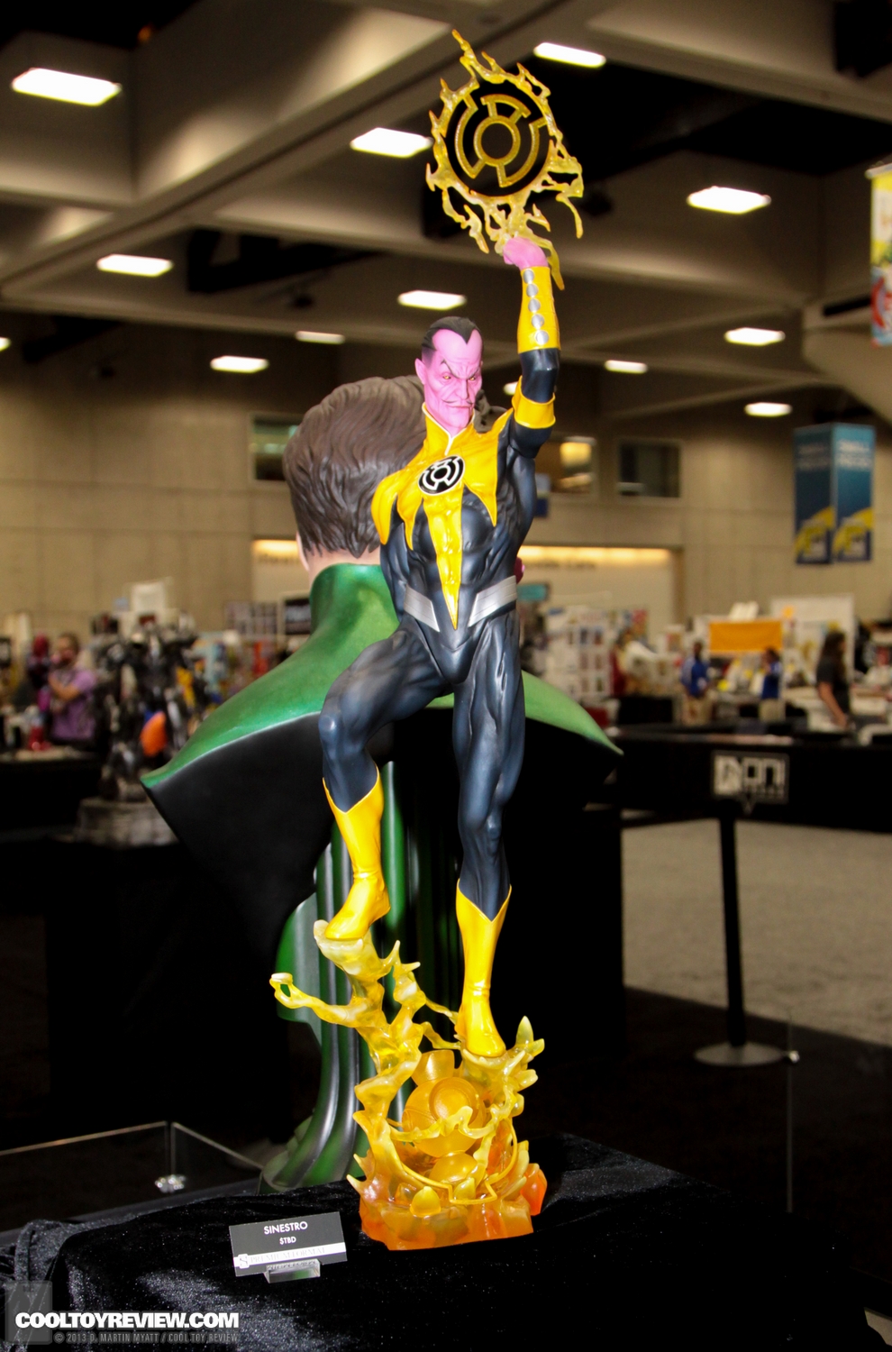 [Sideshow] DC Comics: Sinestro Premium Format SDCC_2013_Sideshow_Collectibles_Thursday-049