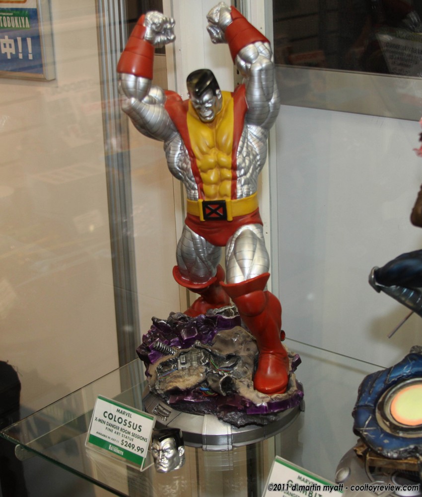 [Toy Fair 2011] Kotobukiya - MARVEL IMG_0325