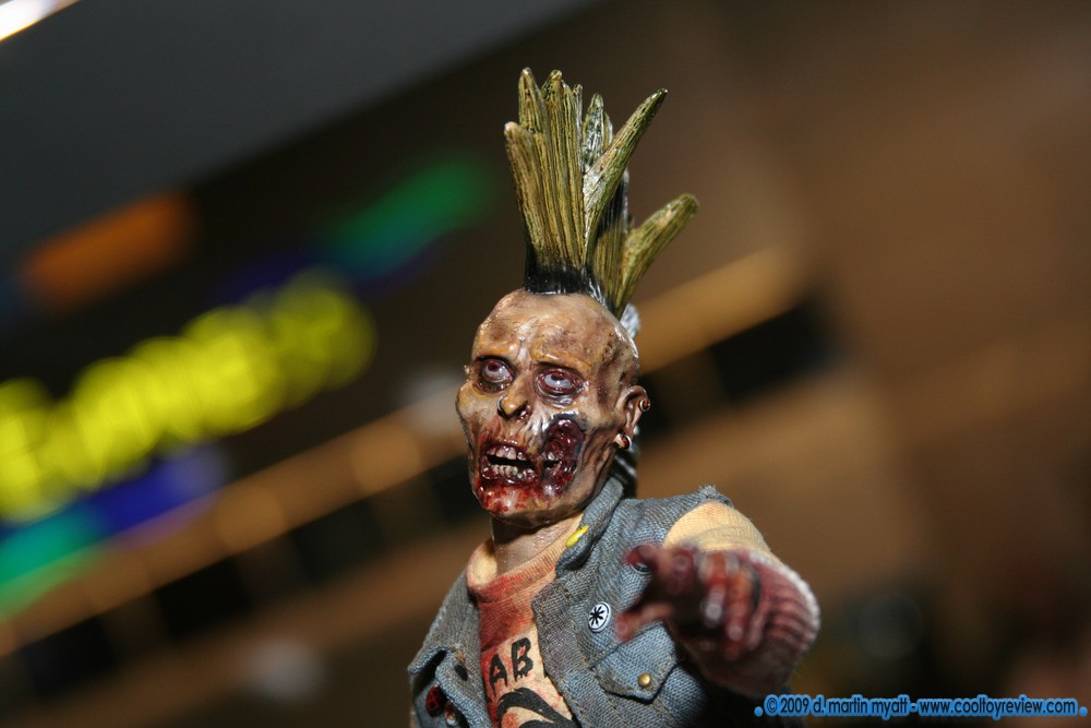 SDCC 2009 - Lançamento - [Sideshow] - Subject 245: Punk 12-inch Figure IMG_0897