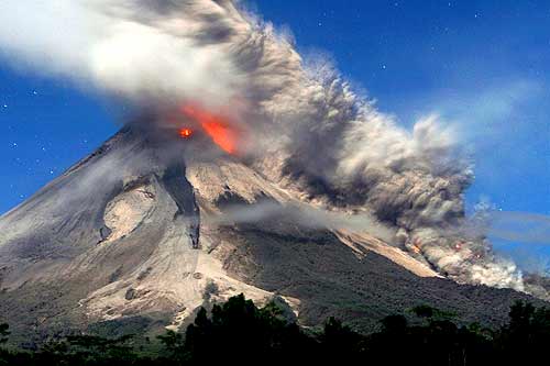 Paesaggio dopo l'eruzione di un vulcano in Indonesia MER6