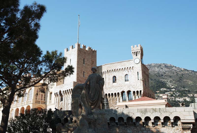 Château de Martine 18 juillet trouvé par Ajonc Monaco_palais_princier