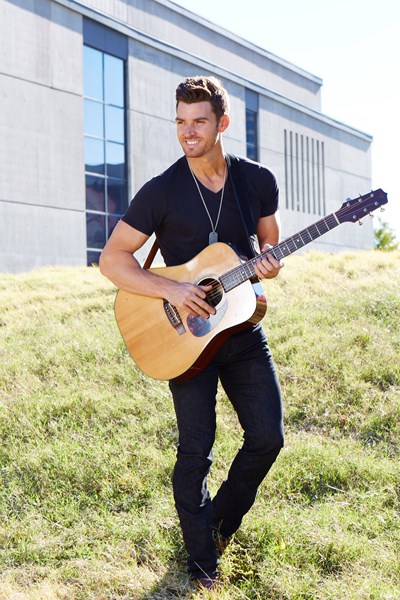 Luke Fan Thread - Page 6 Luke-Pell