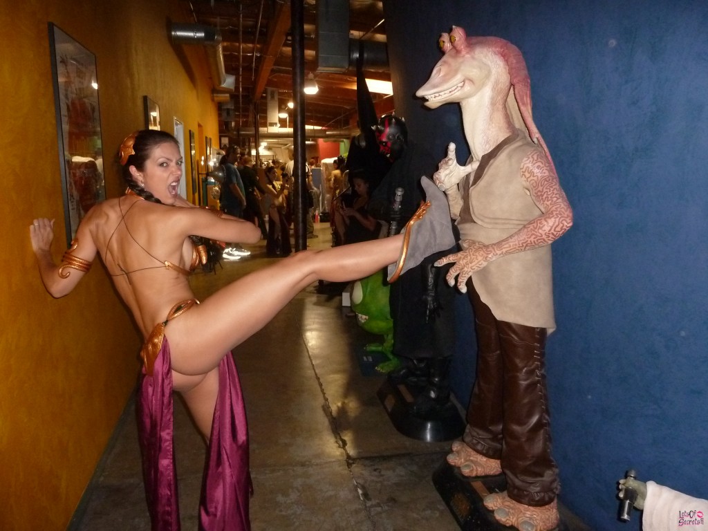 Star Wars - Página 5 Adrianne_Curry_Princess_Leia_Costume_JarJarBinks