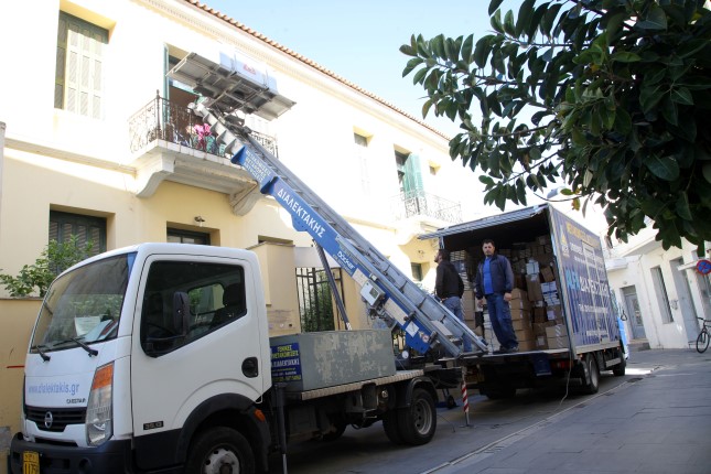 Επιστρέφει στο “σπίτι” της…η Βικελαία Δημοτική Βιβλιοθήκη-Ξεκίνησε η μεταφορά της Vikelaia4