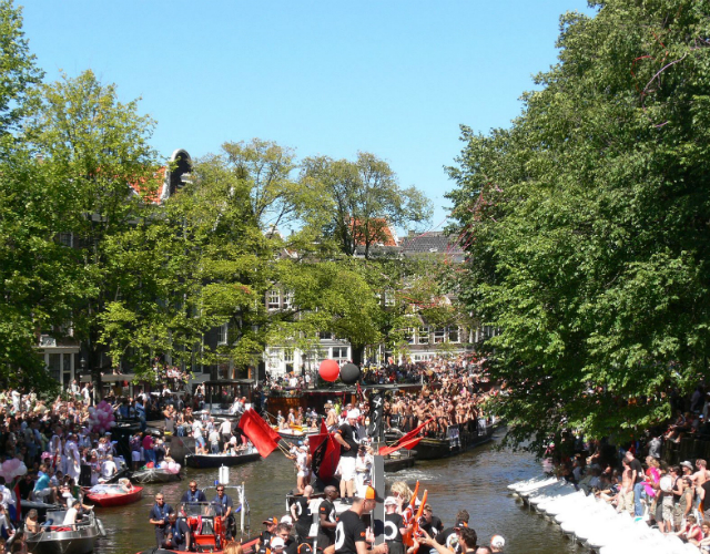 El Orgullo de Amsterdam apoya al colectivo LGBT de Rusia Amsterdampride