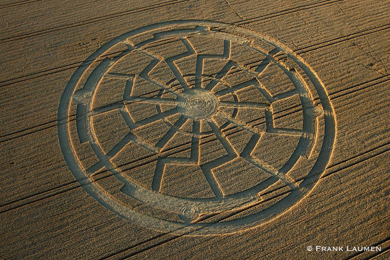 Crop Circles ~ Ox Drove, nr Bowerchalke, Wiltshire, United Kingdom. Reported 8th August. 11840682_1045976462080571