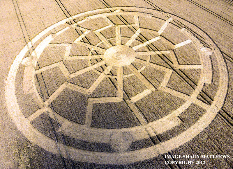 Crop Circles ~ Ox Drove, nr Bowerchalke, Wiltshire, United Kingdom. Reported 8th August. DJI009562