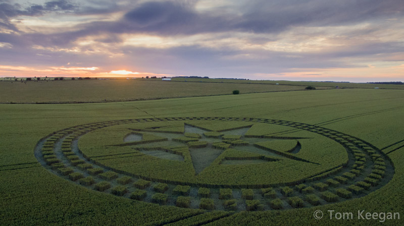 IL CROP CIRCLE DI STONEHENGE 27567745263_a1ef4c5f1e_h