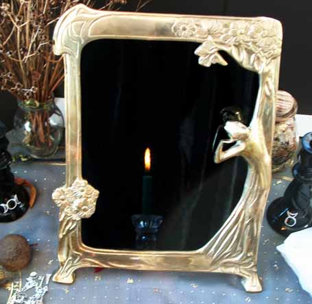 Wicca and Paganism Scryingmirror1