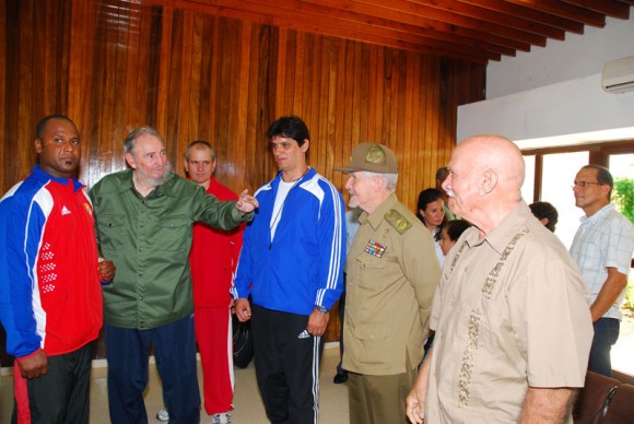 Fidel Castro afirma que se ha recuperado 'totalmente'. Fidel-en-artemisa-13-580x388