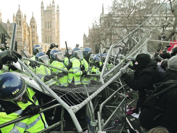 [Inglaterra] Disturbios y actividad politica Furia-estudiantil-londres-suba-universitaria_claima20101210_0037_8-580x435