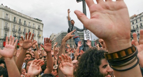 ¿Dedebería la OTAN Bombardear España? Puerta-del-sol3-580x315