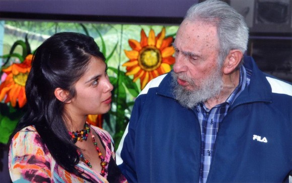 La chilena comunista Camila Vallejo  [ACTUALIZADO] - Página 4 Karol-cariola-fidel-castro-580x363