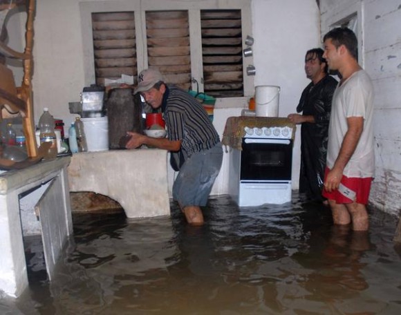 Cuba sigue recibiendo fuertes lluvias que están provocando graves inundaciones con miles de evacuados Sancti-spiritus-2-580x456