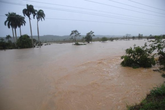 Cuba sigue recibiendo fuertes lluvias que están provocando graves inundaciones con miles de evacuados Sancti-spiritus-5-580x388