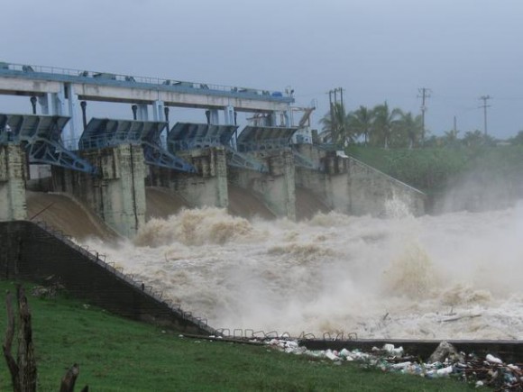 Cuba sigue recibiendo fuertes lluvias que están provocando graves inundaciones con miles de evacuados Sancti-spiritus-6-580x435