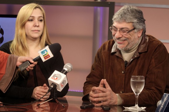 America Latina  - Página 8 Lugo-television-paraguay-2-580x386