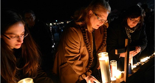 Tiroteo en escuela de EE.UU. "deja al menos 27 muertos" - Página 3 121215093304_newtown_512x288_afp1