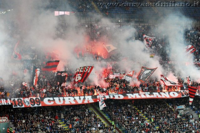 Le Mouvement Ultra en Italie - Page 3 Phoca_thumb_l_milan%20sampdoria%209