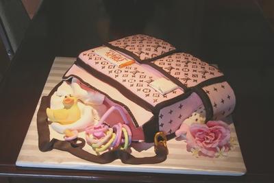 Torturi de nunta Louis-vuitton-baby-bag-cake-4378