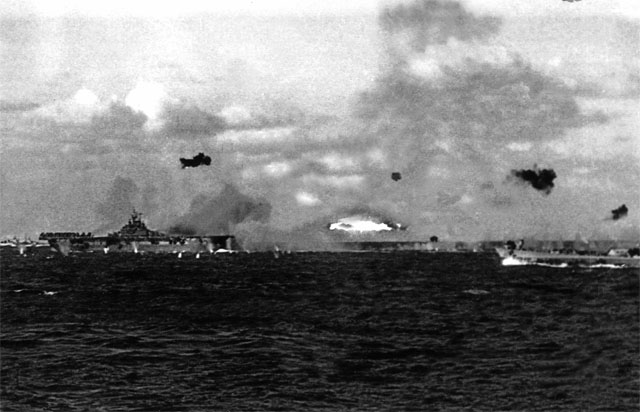 Les attaques suicides kamikazes contre la flotte américaines 126